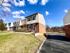406 Bonnie Brae Dr in Coraopolis, PA - Building Photo - Building Photo