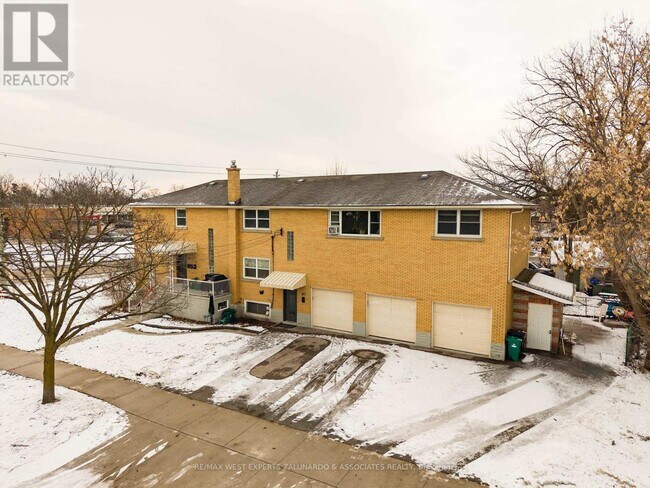 230 Sherwood Ave in Kitchener, ON - Building Photo - Building Photo