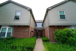 131 Kristin Cir in Schaumburg, IL - Building Photo