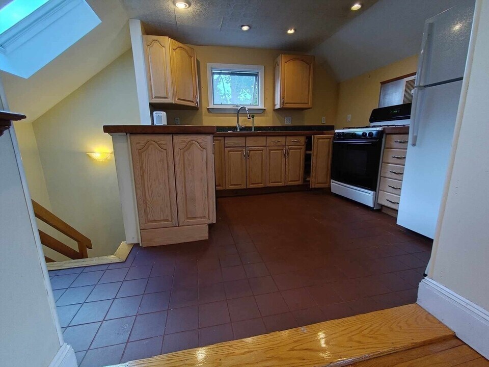 7 Kenneth St, Unit 2 in Boston, MA - Building Photo