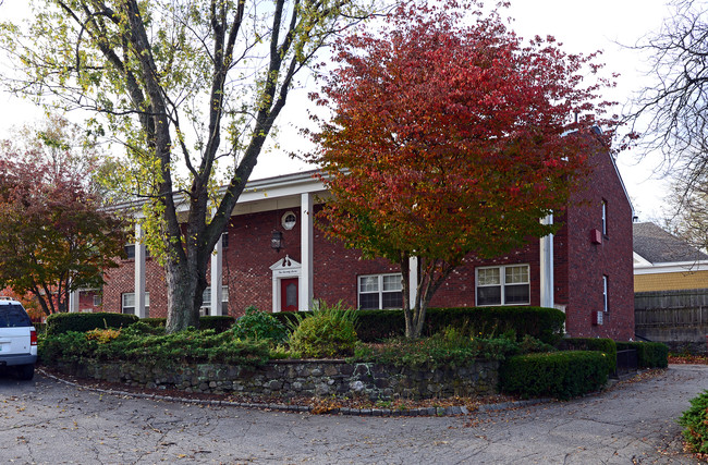 1077 Pontiac Ave in Cranston, RI - Building Photo - Building Photo