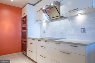 1250 S Washington St in Alexandria, VA - Building Photo - Building Photo