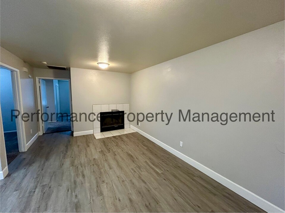 3205 Fortier St in Bakersfield, CA - Foto de edificio