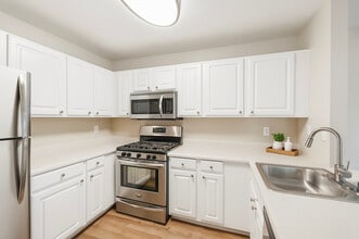 Posada West Apartments in Novato, CA - Building Photo - Building Photo