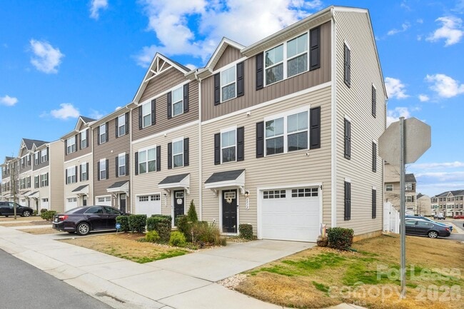 6312 Cutwater Cir in Charlotte, NC - Building Photo - Building Photo