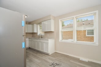 421 W 16th St in Chicago Heights, IL - Building Photo - Building Photo