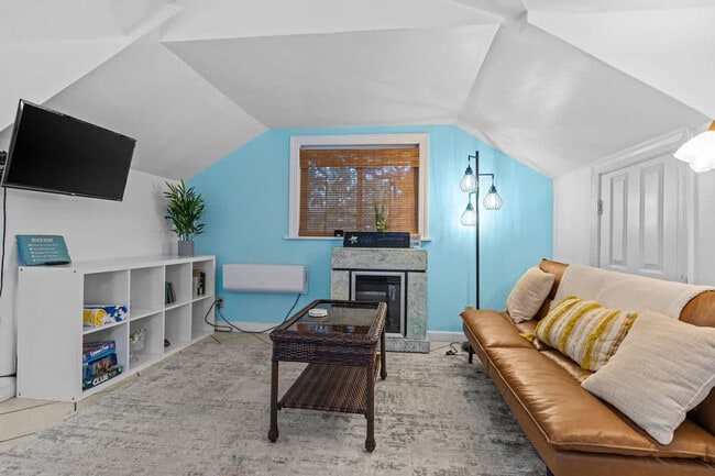 property at 912 Little Bay Ave