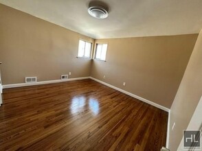 151 Holly Ave-Unit -2 in Staten Island, NY - Building Photo - Building Photo