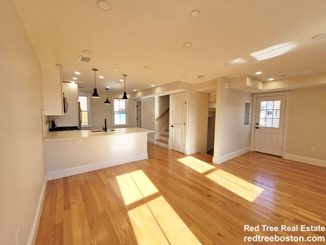 81 White St, Unit 1 in Boston, MA - Building Photo - Building Photo