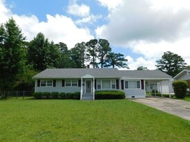 213 Nunn St in Havelock, NC - Building Photo
