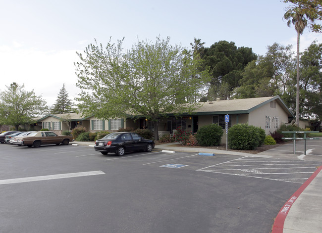 Sacramento Manor Senior Apartments in Sacramento, CA - Foto de edificio - Building Photo