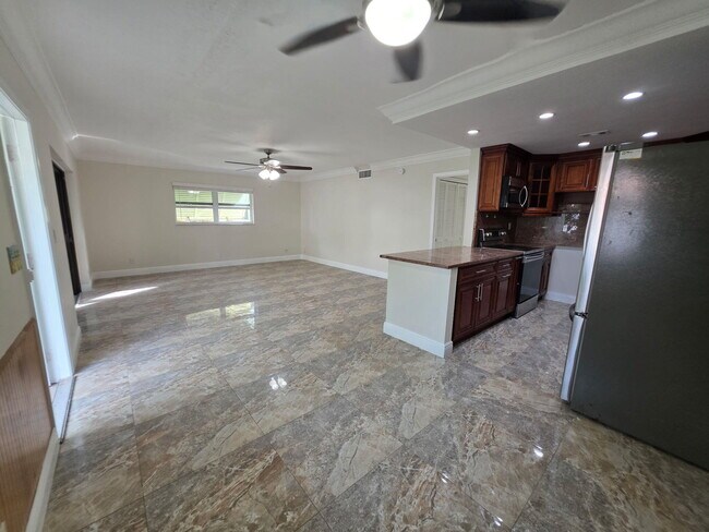 111 Lake Ave in Lake Worth Beach, FL - Building Photo - Building Photo