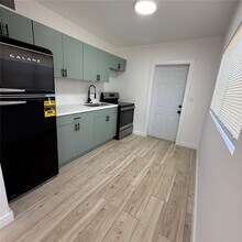 1827 N Dixie Hwy in Fort Lauderdale, FL - Foto de edificio - Building Photo