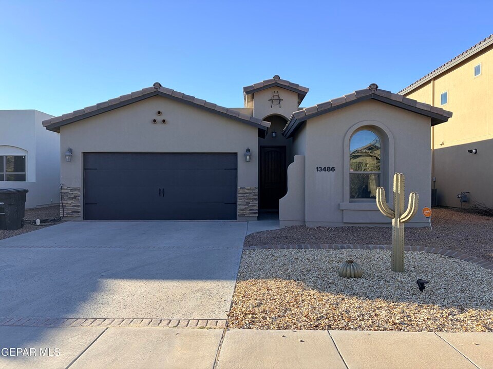 13486 Lawkland St in Horizon City, TX - Building Photo