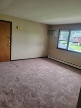 645 Pasadena Ave, Unit 2W in Beecher, IL - Foto de edificio - Building Photo