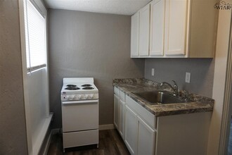 2130 Ave J in Wichita Falls, TX - Building Photo - Building Photo