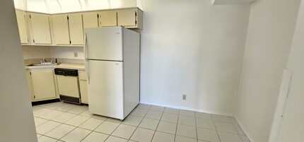825 Sky Pine Way in Greenacres, FL - Building Photo - Building Photo