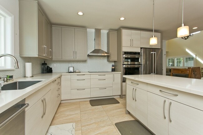 property at 4162 Puu Panini Ave