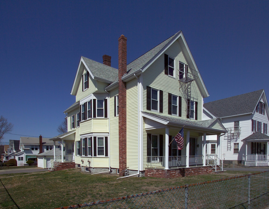 118 Broadway in Taunton, MA - Building Photo