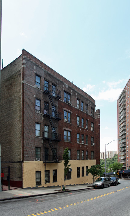 10-22 Fairview Ave in New York, NY - Building Photo