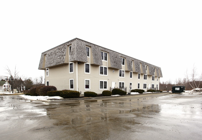 Deerfield Apartments in Bangor, ME - Building Photo - Building Photo