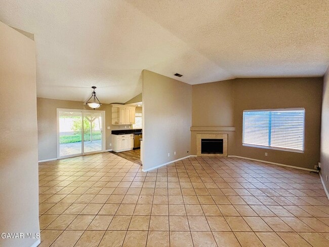 37010 42nd St E in Palmdale, CA - Building Photo - Building Photo