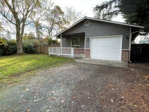 1938 Donna Dr in Coupeville, WA - Building Photo - Building Photo