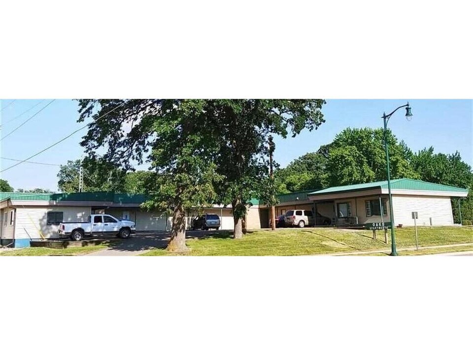 905 E 5th St in Blue Earth, MN - Building Photo