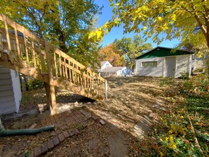 712 Riverside Dr in Waterloo, IA - Foto de edificio - Building Photo