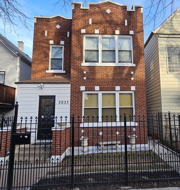 3033 N Monticello Ave in Chicago, IL - Building Photo