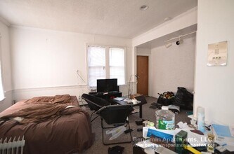 61 S Huntington Ave, Unit 303 in Boston, MA - Foto de edificio - Building Photo