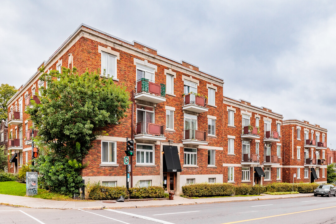 3611 Décarie Boul in Montréal, QC - Building Photo