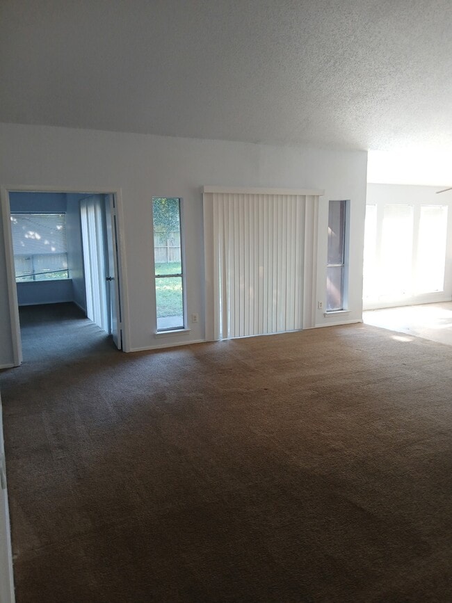 10211 Golden Sunshine Dr in Houston, TX - Building Photo - Building Photo