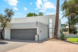 3241 E Camelback Rd in Phoenix, AZ - Building Photo