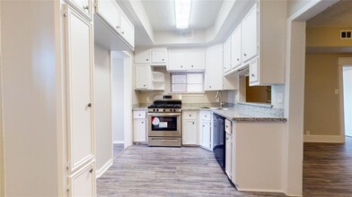 3011 FM 517 Rd E, Unit 3013B in Dickinson, TX - Foto de edificio - Building Photo