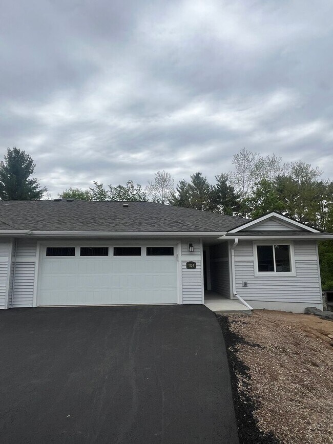 property at 1124 Juniper Pl