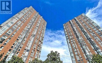 7 Concorde Pl in Toronto, ON - Building Photo - Building Photo