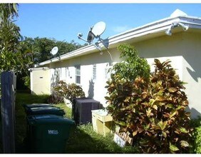 823-825 NE 18th Ave in Fort Lauderdale, FL - Building Photo - Building Photo