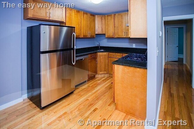 173 Rindge Ave, Unit #1R in Cambridge, MA - Foto de edificio - Building Photo