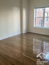 855 W Cornelia Ave, Unit 2W in Chicago, IL - Foto de edificio - Building Photo