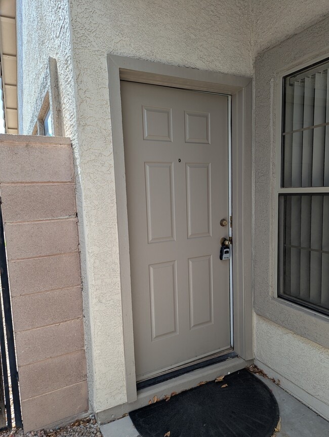 8947 E Crescent Ave in Mesa, AZ - Building Photo - Building Photo