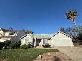 8665 N Cedar Ave in Fresno, CA - Building Photo