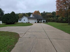 14995 50th Ave in Lake Hallie, WI - Building Photo