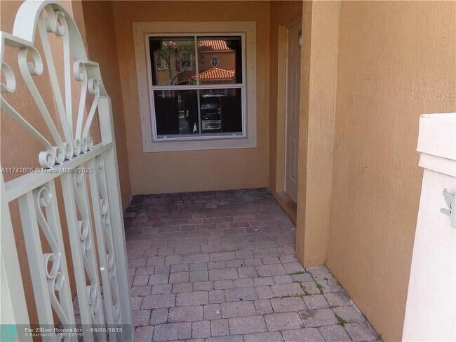 4933 Tradewinds Ter in Fort Lauderdale, FL - Building Photo - Building Photo