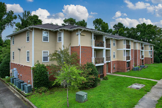 The Shires Apartments in Charleston, SC - Foto de edificio - Building Photo