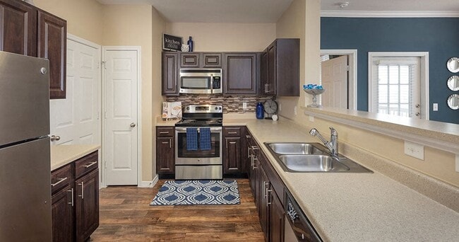 The Manor Homes of Arborwalk Apartments in Lee's Summit, MO - Building Photo - Building Photo