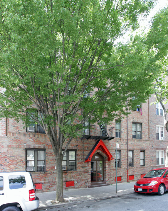 200 Gelston Ave in Brooklyn, NY - Building Photo