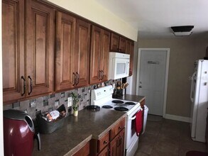 1721 Patlin Cir N in Largo, FL - Building Photo - Building Photo