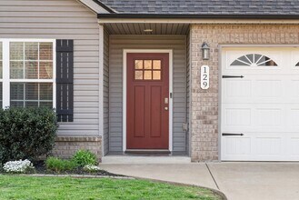 129 Ambridge St in Oak Grove, KY - Building Photo - Building Photo