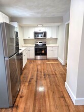 89 Armistice Blvd, Unit Unit 1L in Pawtucket, RI - Foto de edificio - Building Photo